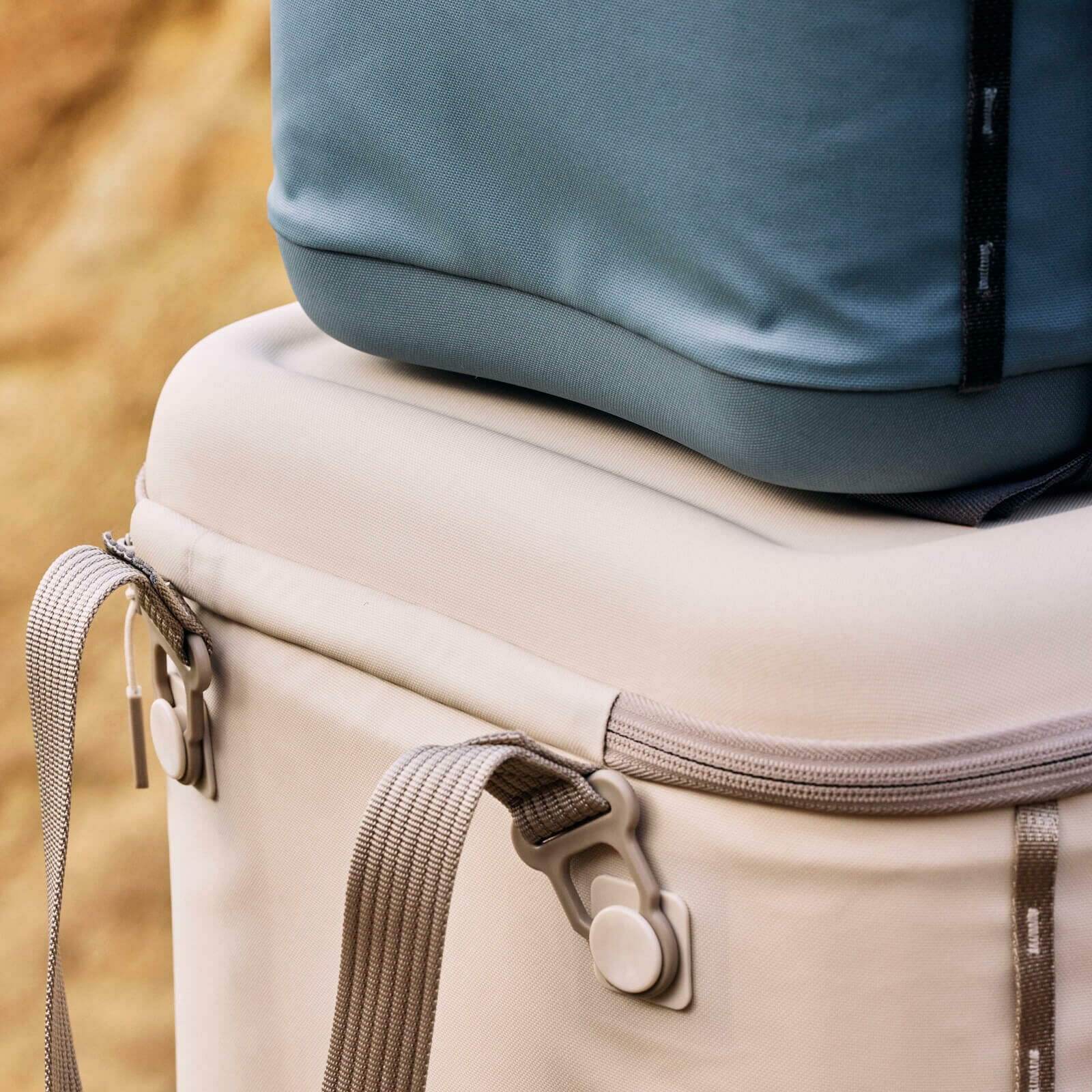 Hydro Flask Carryout™ Soft Cooler 30 L - Image 9